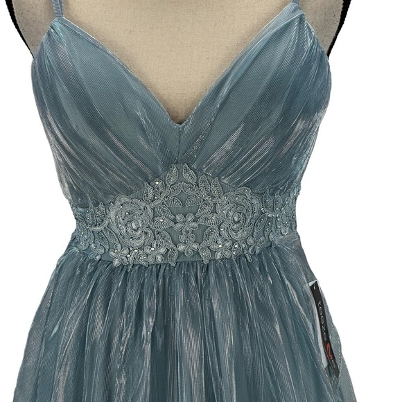 Teezeme Spaghetti Strap Embroidered Beaded Formal Gown - Light Blue - size 5/6 - Picture 2 of 12